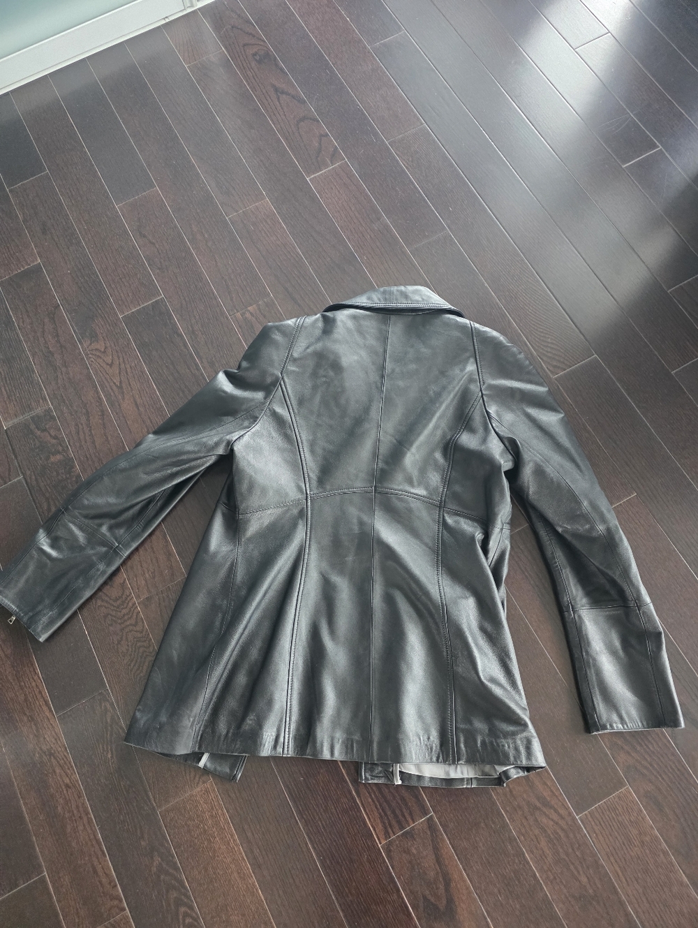Danier Women's Black Leather Zip Jacket - Picture 7 of 7